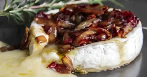 Baked brie with caramelised onion